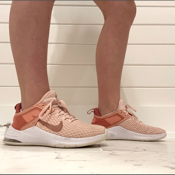 Nike Shoes - Nike Air Tennis Shoes